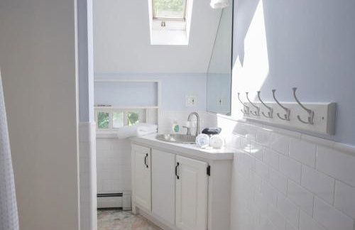 Gorgeous Traditional Home Modern Amenities Downtown Harwichport - Foto 37