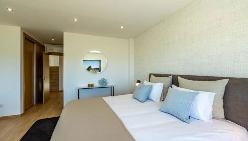 Silver Coast Beach Villa-Casa de Luxo com Piscina e Vista Mar - Foto 5, wardrobe