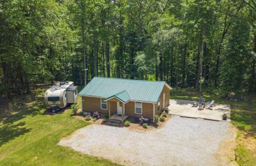 Modern Cabin in the Woods with Hot Tub - Photo 29