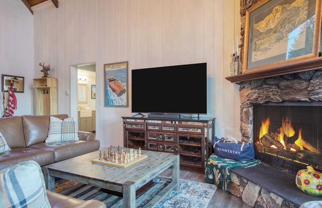 Lake Access, Game Room, Firepit, 3 Decks w/ Views Lakeview Ridge by Avantstay - Foto 3