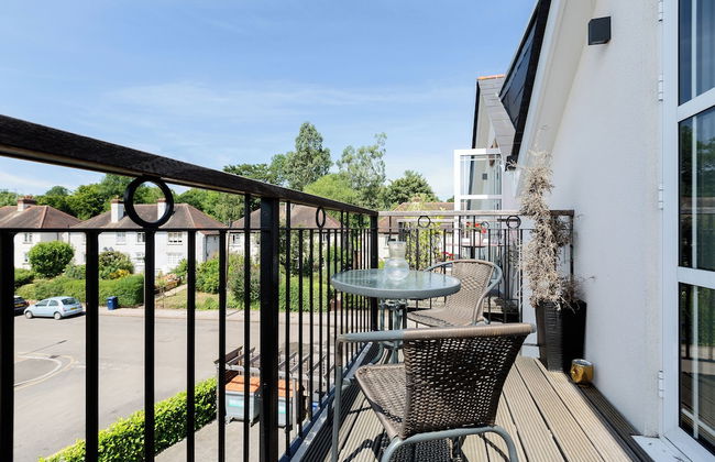 Elegant 2 Bed Flat with Balcony in Finchley - Foto 12