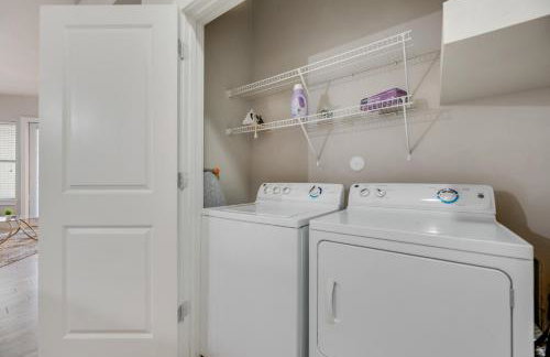 Spacious 2BRI Pool I Gym I Free Parking IWorkspace - Foto 6