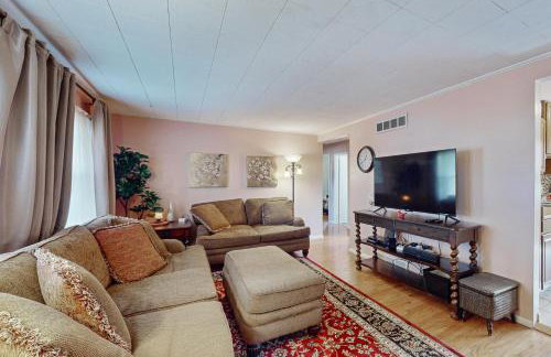 Work and Play! Home 1 Mi to Dtwn and Central Market - Photo 7