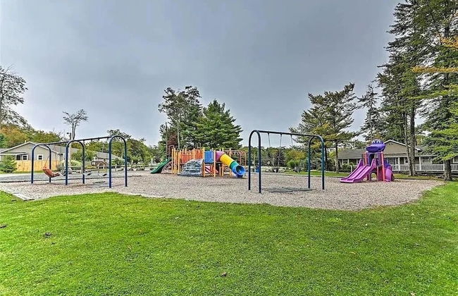 Poconos Chalet Newly Renovated, Great Location 4 Bedroom Home by RedAwning - Foto 27