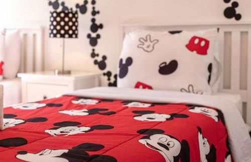 580 - Stunning Renovated Home with Large East Facing Pool Deck Overlooking Preservation Area and Games Room - Foto 4