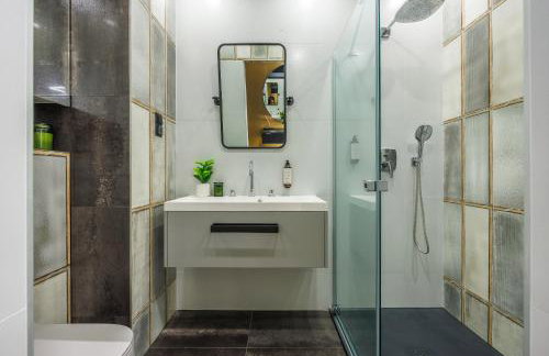 Emihouse Riverside Two-Bedroom Apartments - Free Parking, City Center - Foto 16