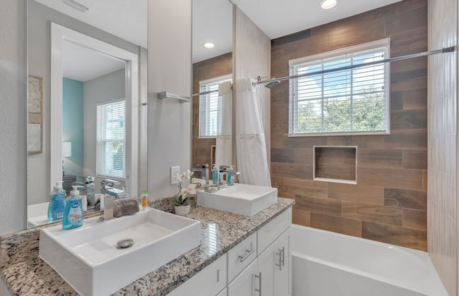 Elegant Townhome Near Disney â Private Suites! 4 Bedroom Townhouse by RedAwning - Photo 15