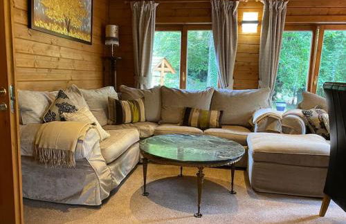 3 Bedroom Lodge Hotub pool in Horsley Surrey UK - Photo 74