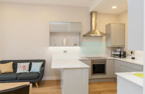 Beautiful 2 bed terrace flat close to Greenwich - Pass the Keys - Photo 18