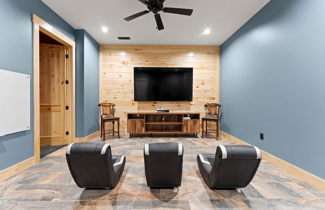 Black Bear Lodge by Avantstay Lakefront Dock Pool Theater Sleeps 20 - Foto 36