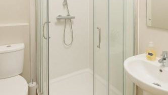 Cozy 2-Bed Ground Floor Flat with Parking - Foto 5