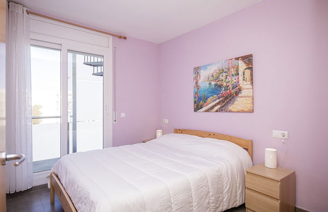 Beautiful Apartment With View - Photo 3