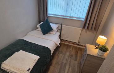 Reardon near warwick hospital, free parking, fast wifi, sleeps 5 - Foto 10