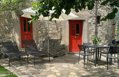 1 Bed Cottage Sleeps 4 Private Garden - Pool - Photo 21