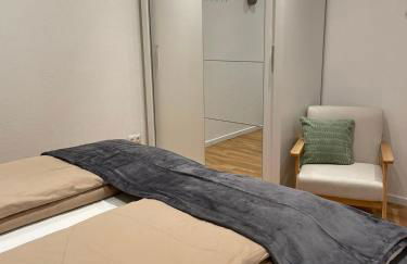 1,5-Zimmer, Top ausgestattet, 4 Pers, Souterrain, Self Check-in, Parkplatz, Netflix & Amazon Prime - Foto 14