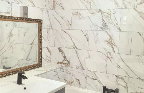 Lovely 3 Bed Ground Floor Apartment Near QE Hospital Harborne Birmingham New - Photo 51