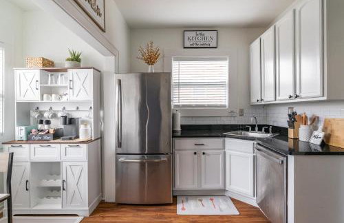 Luxury Short and Midterm Hyde Park Getaway - Photo 19