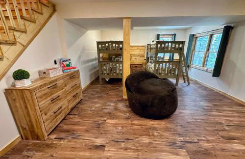 31R Brand new log home on quiet side street in Bethlehem, close to Main Street! 20 min to skiing - Foto 45