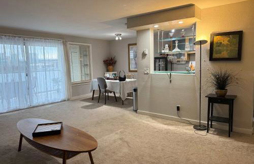 Pet Friendly Bellevue Condo with Stunning City Views - Foto 27