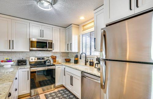 Lake & Pool Access: Lazy Days Condo w/ Balcony! - Foto 7