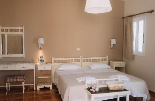 Lorraine's Cottage Style Studios, shared swimming pool and bbq only for guests at Simotata village - Photo 46