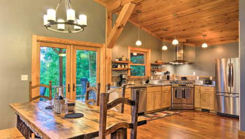 Couples Treehouse Retreat with Hot Tub and Views - Foto 5