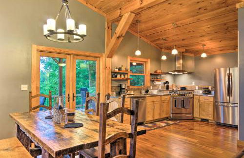 Couples Treehouse Retreat with Hot Tub and Views - Foto 5