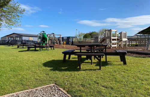 The Retreat - An Luxurious Caravan in Towyn, Wales - Photo 29