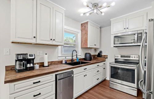 Cottage Under the Magnolia Trees - Photo 12