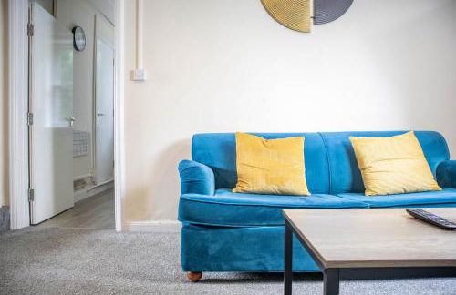 3 Bedroom House - Free Parking-Hospital-Contractors-Families - Long Stay Rates Available - Photo 40