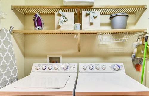 Mountain Time Cashiers Condo with Deck and Views! - Foto 18