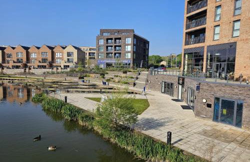 Luxury 1-Bed Apartment with balcony & Free parking - Photo 24