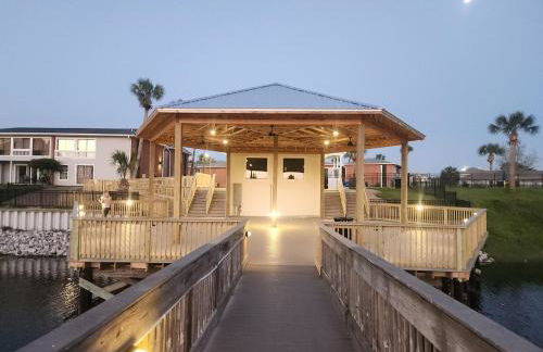 240 Queen Bed, 3 Pools, 80in TV - Foto 14