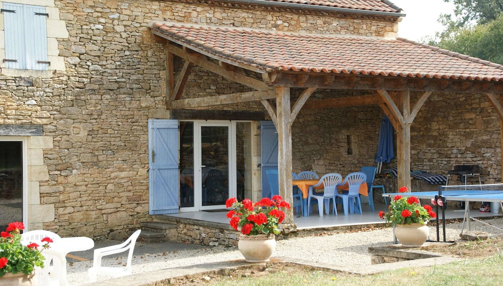 Spacious Holiday Home in Besse With Swimming Pool - Foto 1, Imagen principal