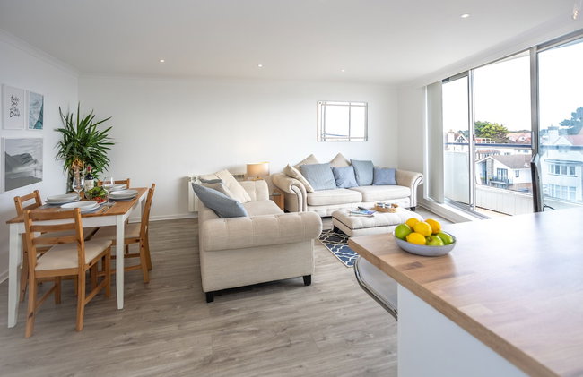 Stunning 2 bed Seaside Apartment With Sea Views - Foto 34