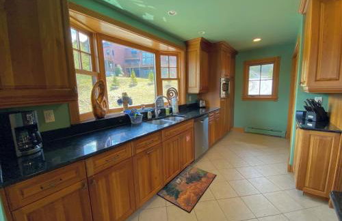 P5 Ski-in Ski-out rare find Presidential View single family with garage pool table ping pong - Foto 18