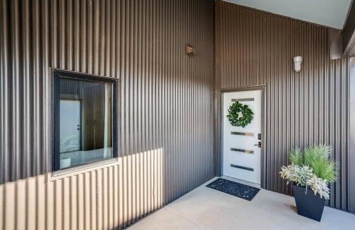 Modern Cabin Near Cheney Lake W Pool and Hot Tub - Foto 23