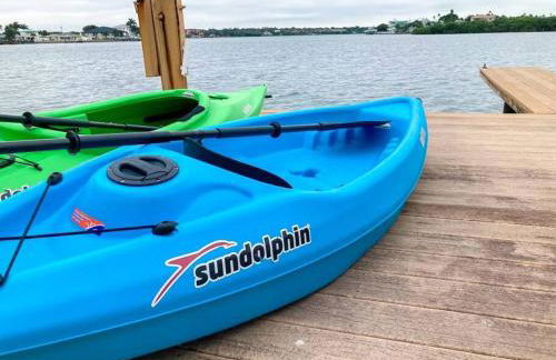 Large Mediterranean Oasis - Water Views & Pool - Photo 8