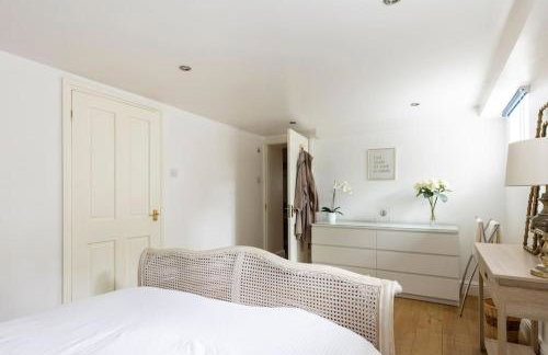 2 double bedroom large modern self contained apartment Free parking - Foto 7