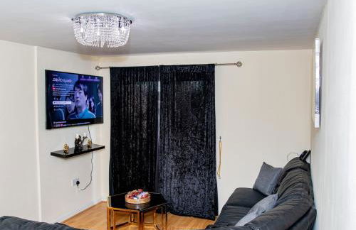 2bed Flat with private parking - Foto 1