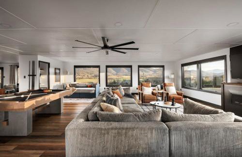 Luxe, Mountain VIEWS, Sauna, HotTub, Pups - Foto 53