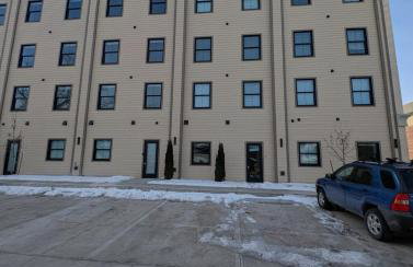 Peridot Suite - NEW 2bdrm 2bath Loft near Mass! - Photo 8