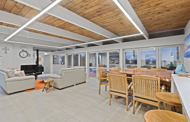 Hilltop Country Retreat with Seaviews - Foto 19