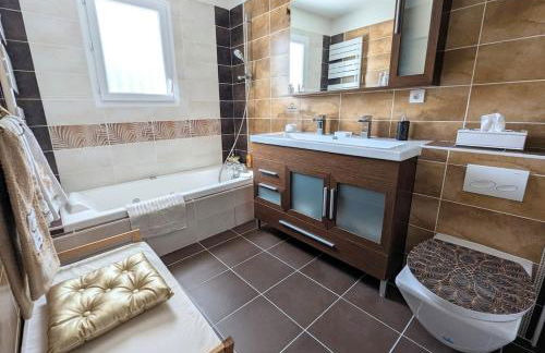 Luxurious Villa with Pool - Foto 63