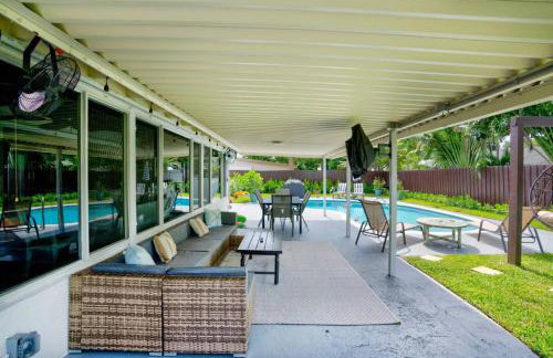 Eagle's Way with Firepit Heated Pool and Sunroom Near BEACH - Foto 28