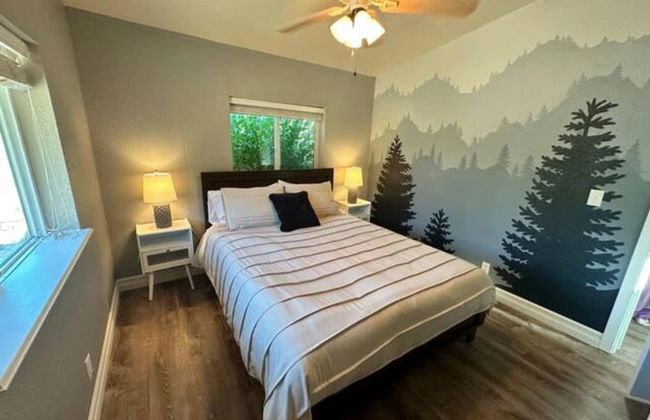 Enchanting Getaway: Farmhouse and Tiny House Duo - Foto 14