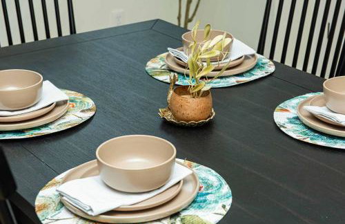 Stylish Getaway with Hot Tub-Near Downtown Indy-Family Friendly - Foto 12