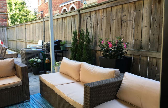 Beautiful 4BR Downtown House, Sleeps 10 - Photo 42