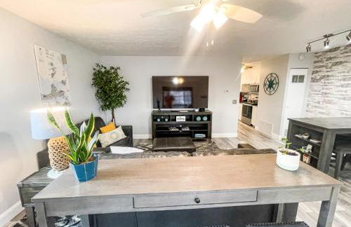 Modern Condo Central Huron Boat Basin Area - Foto 4