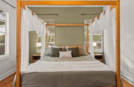 Modern Moroccan Villa w/ Firepit, BBQ + Game Room! - Foto 31